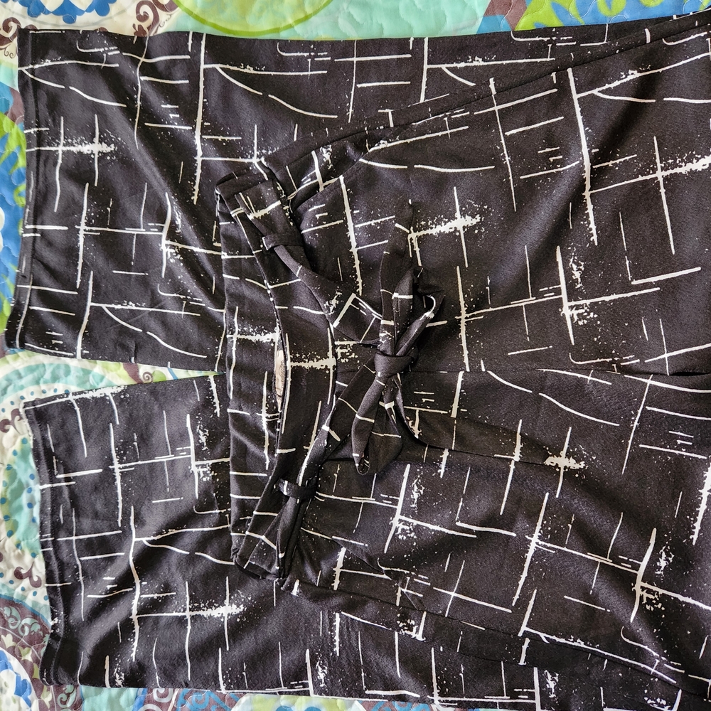 Black and White Wide Leg Pants - Picture 4 of 8